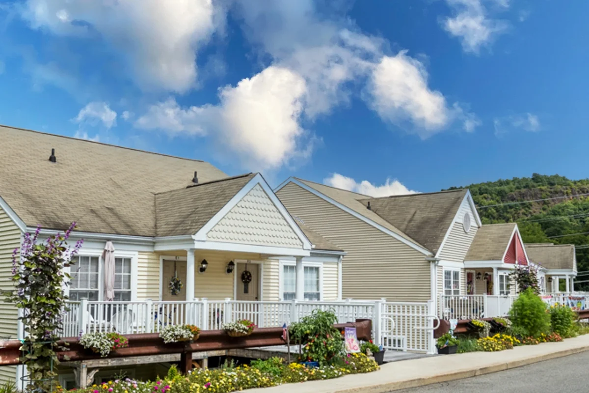 Cedar Ridge apartment exteriors